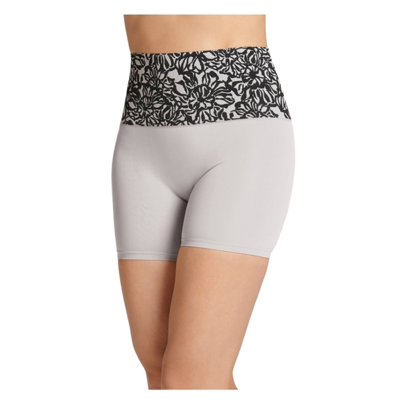 ✨🆕✨ Jockey Essentials Women's Seamfree Slimming Short - Picture 2 of 4